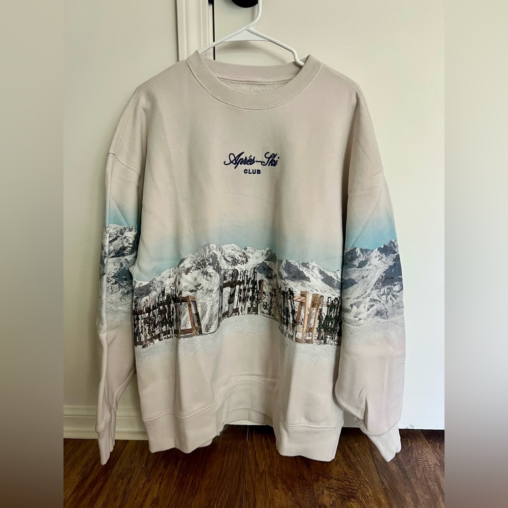 Abercrombie & Fitch Après Ski Club Mountainscape Graphic Sweatshirt